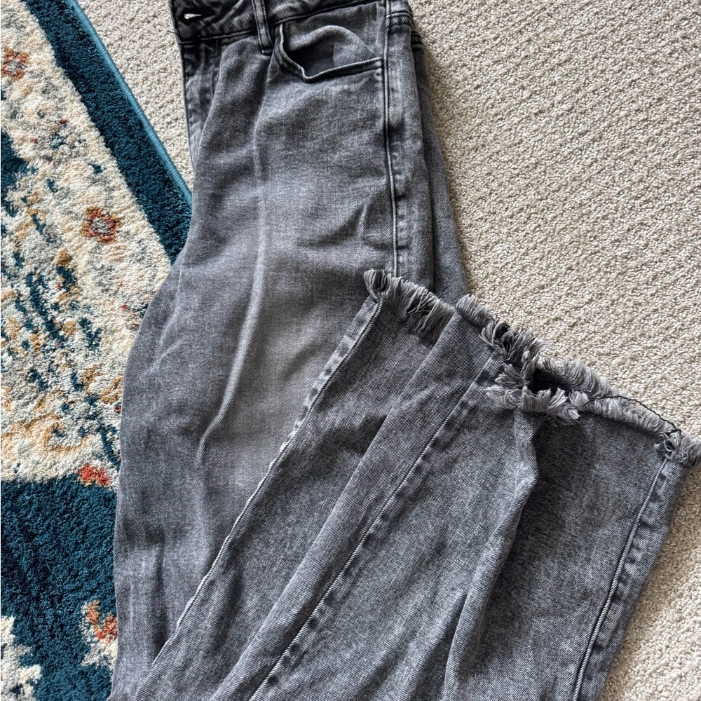 Stylish Frayed Hem Gray Jeans